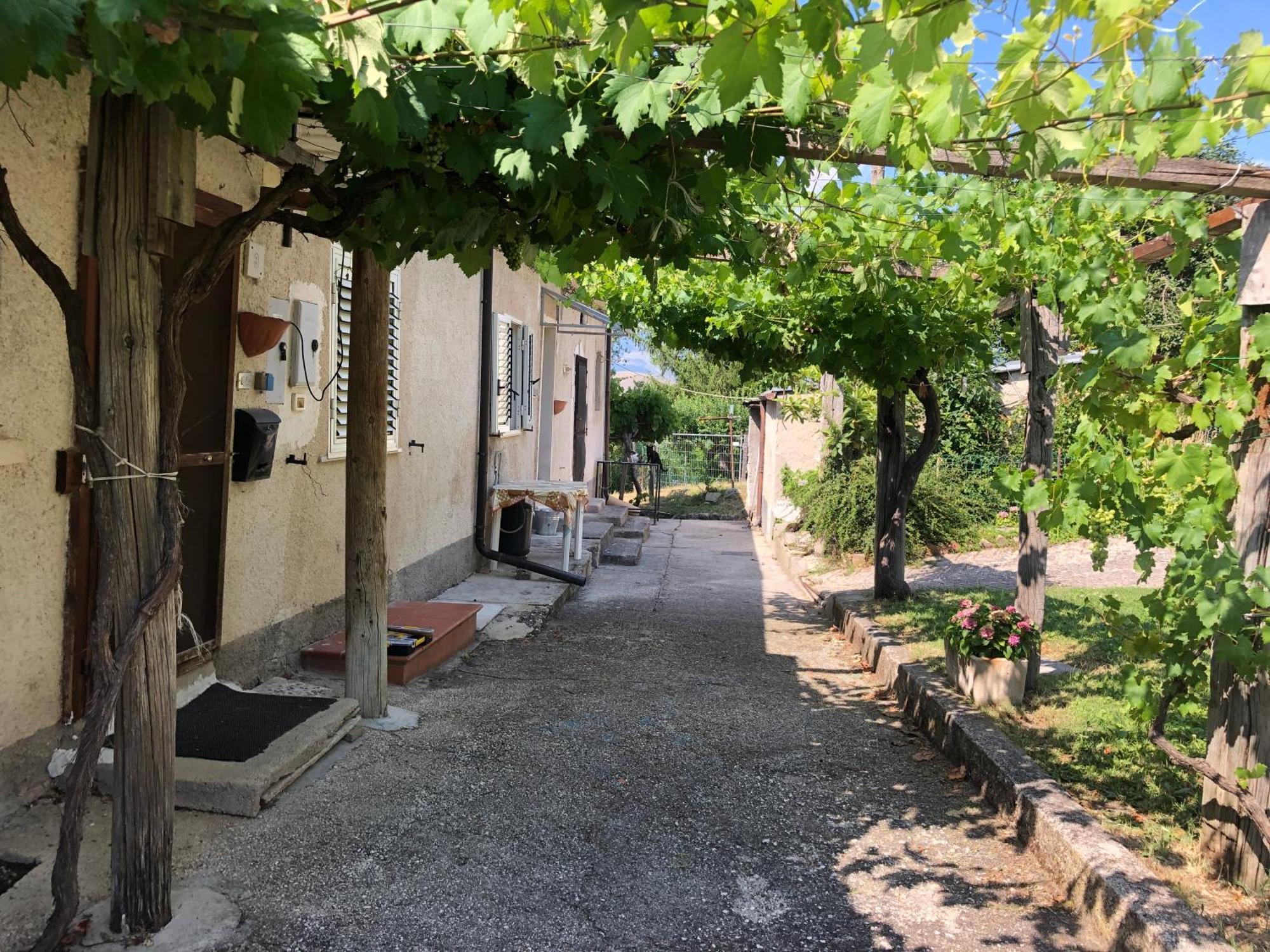 Il Rustico Due A Bugnara Nella Valle Del Sagittario Sulmona Exteriör bild