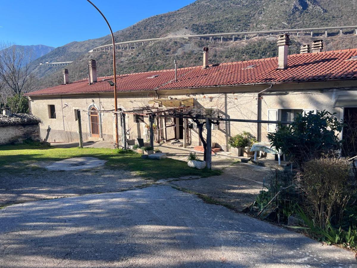 Il Rustico Due A Bugnara Nella Valle Del Sagittario Sulmona Exteriör bild